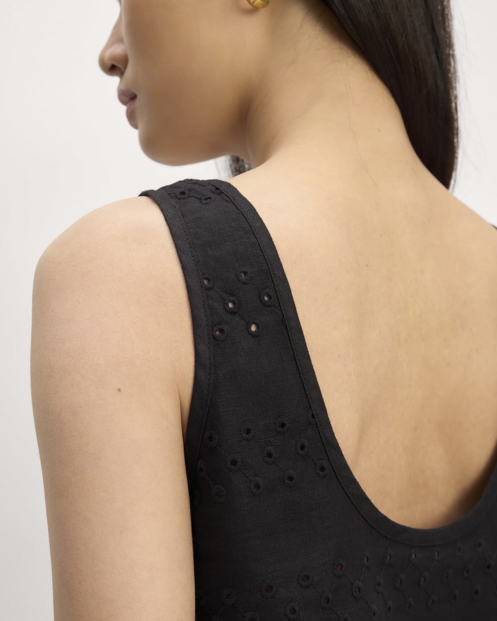 The Linen Eyelet Scoop-Neck Tank | Black Eyelet