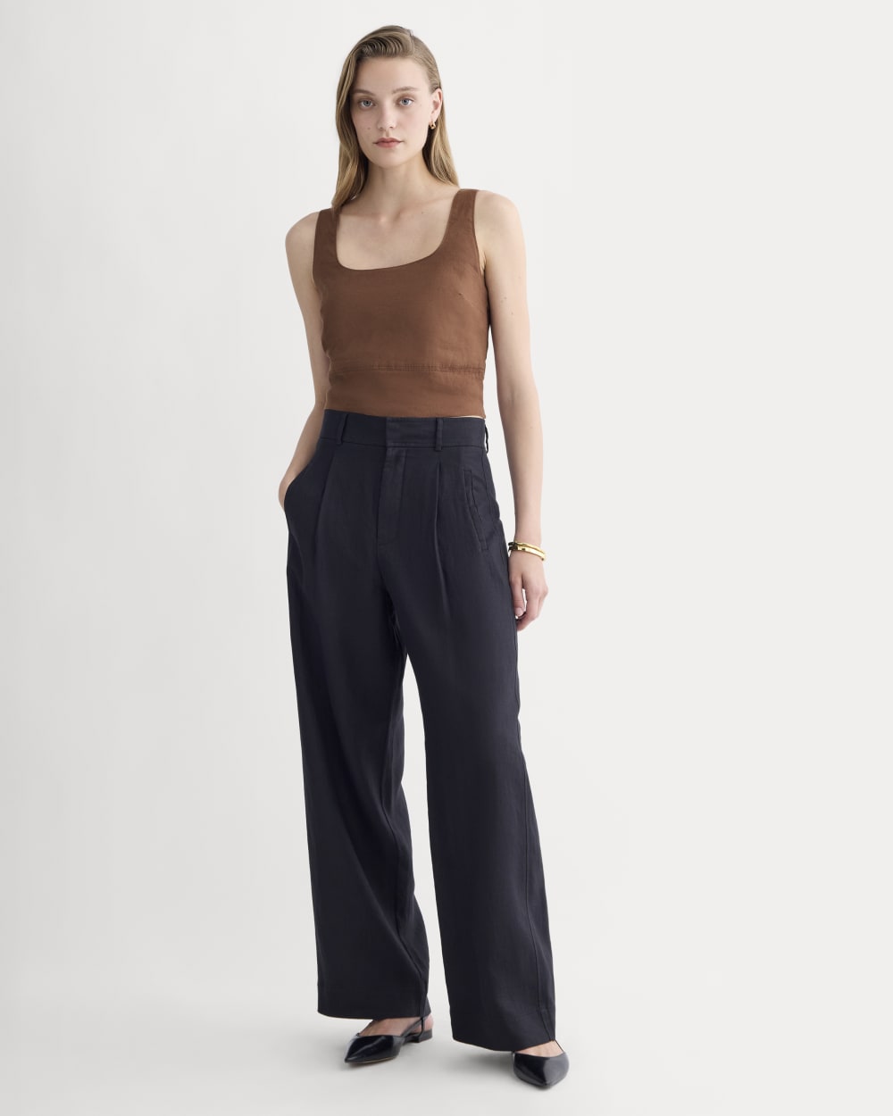 The Square Tank in Stretch Linen | Cedarwood