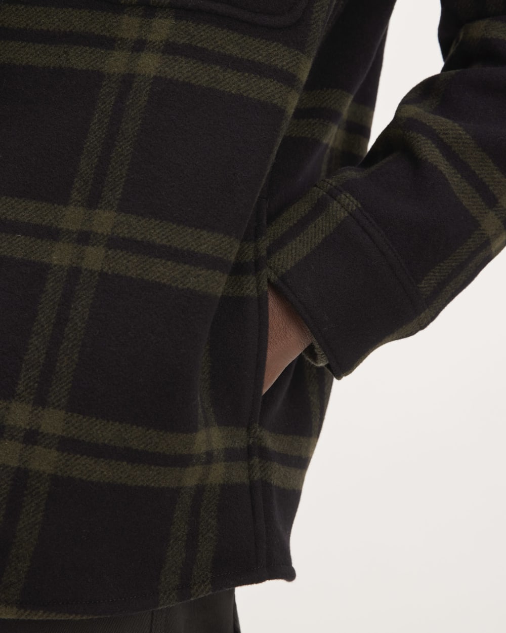 The ReWool搴?Oversized Shirt Jacket | Black / Olive